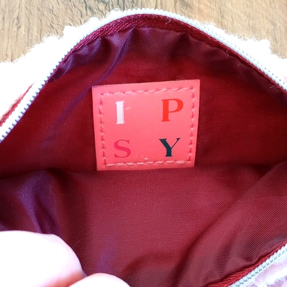 FREE W BUNDLE Ipsy Pink Sherpa Wristlet 4.5"x7" NWOT - Picture 5 of 7